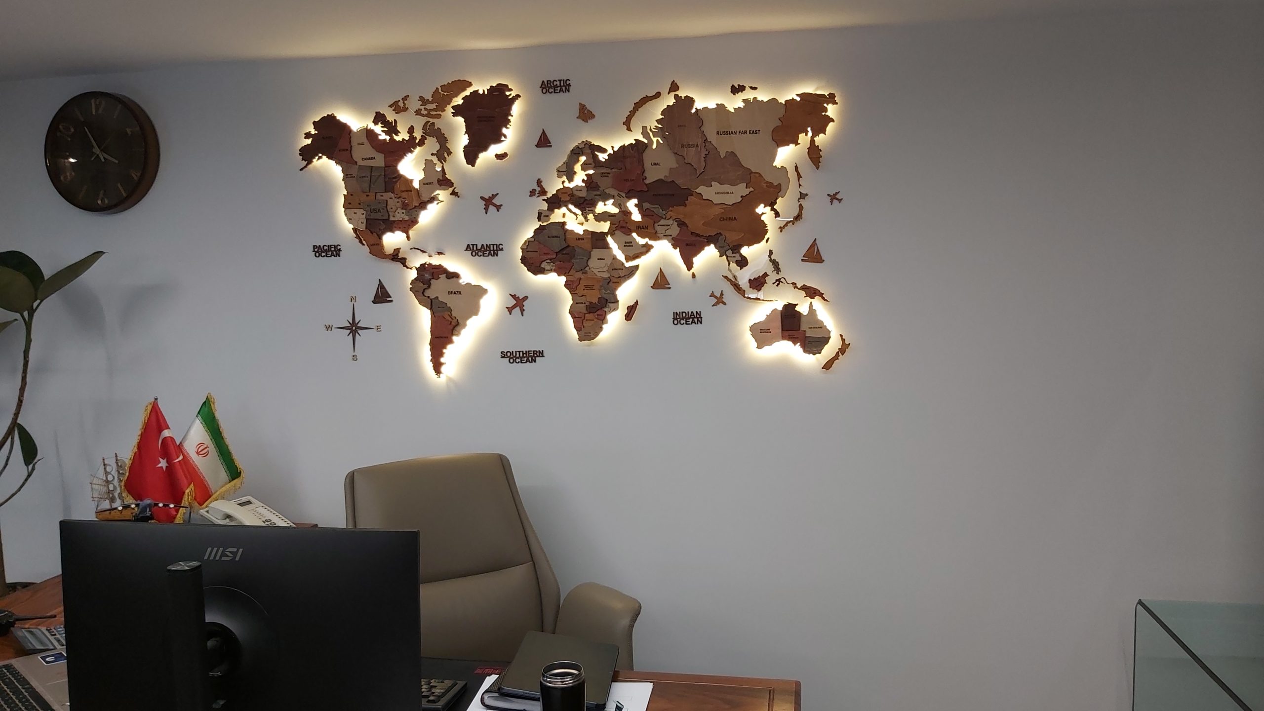 نشان ها و نماد‌های تبلیغاتی و محیطی