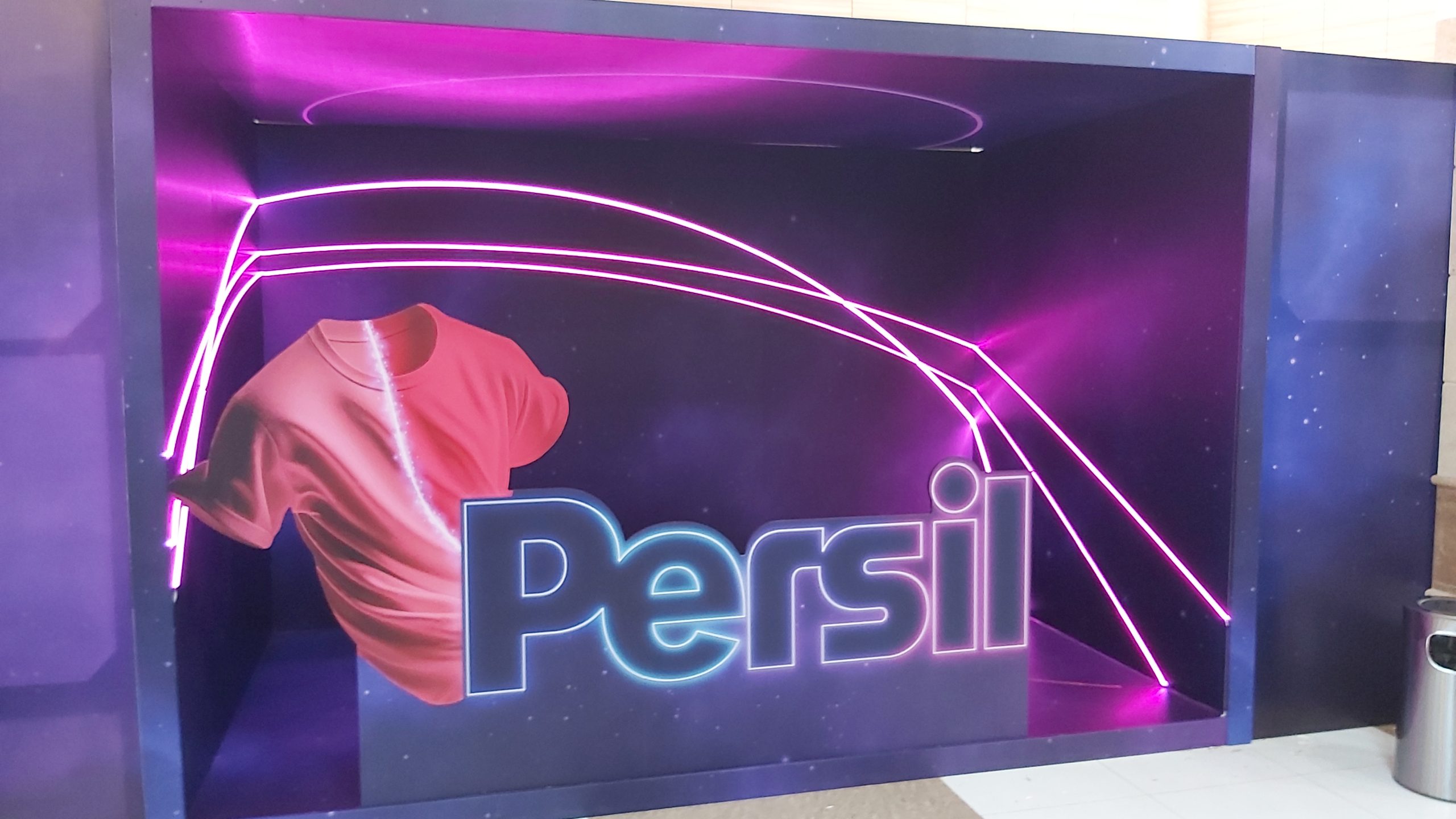 استندهای تبلیغاتی، محیطی و فروشگاهی